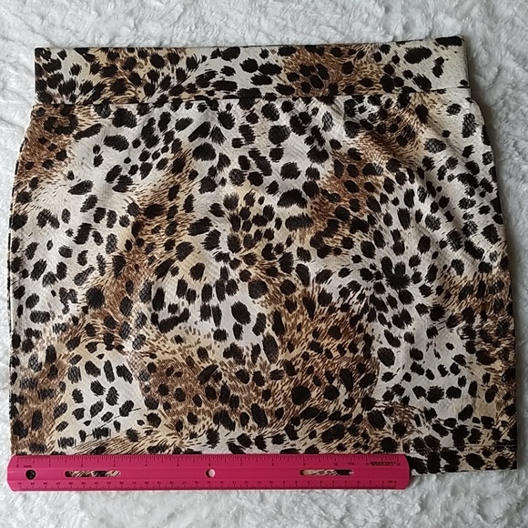 NWOT TAUPE LEOPARD PRINT SKIRT - Picture 4 of 6